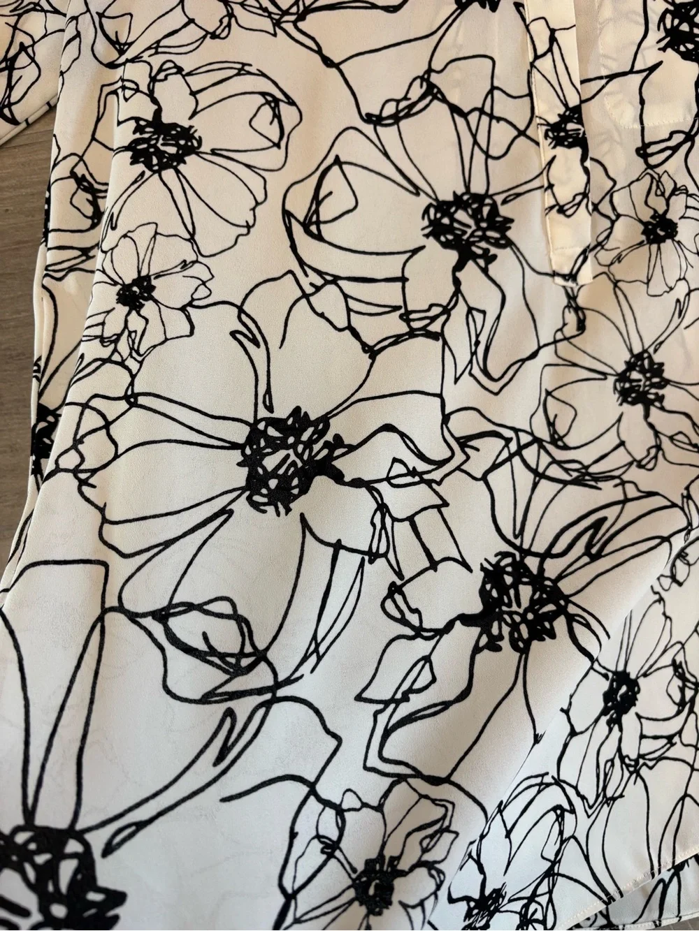 NYDJ Black White Floral Print Button Front Blouse Women’s Medium Office Work M - Picture 5 of 10